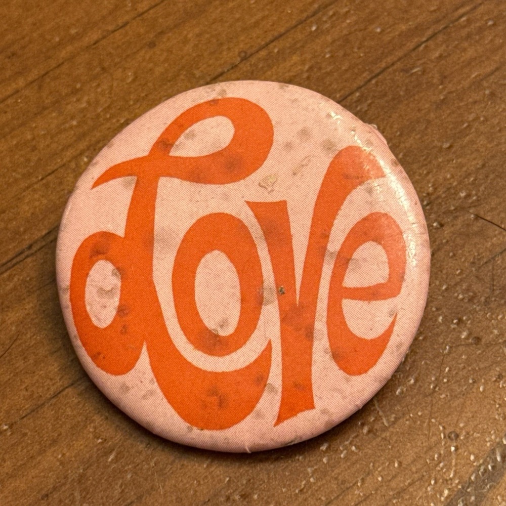 Love Retro Groovy Vintage‎ Pinback Button Pin Round Circle